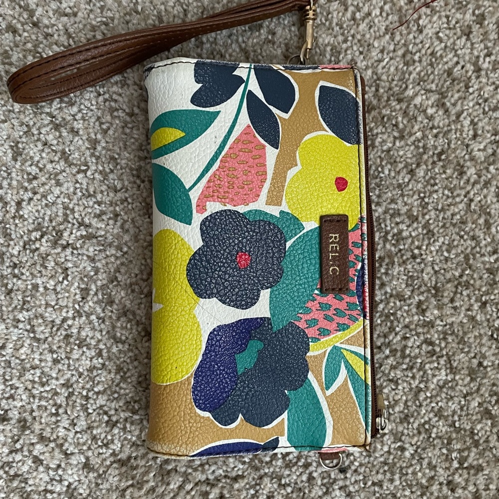 Relic wallet/wristlet great condition